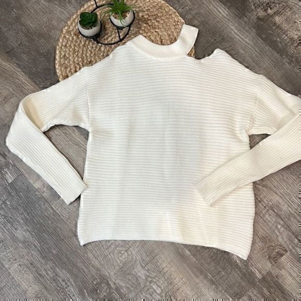 dee elly cream long sleeve sweater size medium NWOT